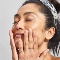 Impossible Glow Concentré Eclat Illuminateur Or Rose -Dermalogica Boutique 03 22 Encart Inspi rose Impossible Glow Pai Skincare TINY