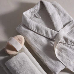 Drap De Bain -Dermalogica Boutique 11 21 Encart Secondaire Textiles OMCS 2021 TINY