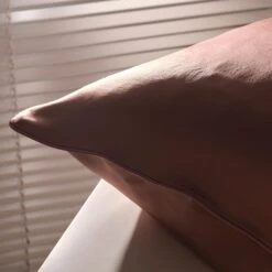 Taie D'Oreiller En Soie Format Carré -Dermalogica Boutique 2023 O1 OMC A RITUEL NUIT 7 Post