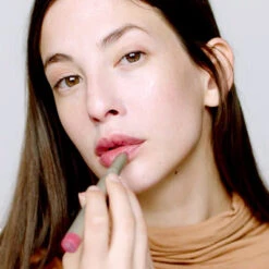 Crayon à Lèvres Crème Satin -Dermalogica Boutique Miniature Video Fiche produit Crayon Satin Creme ILIA