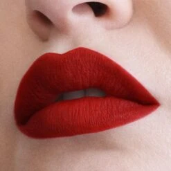 Petal Bouche Rouge à Lèvres Mat Sans Transfert -Dermalogica Boutique Website Lyfestyle Crop STEVEN PB2