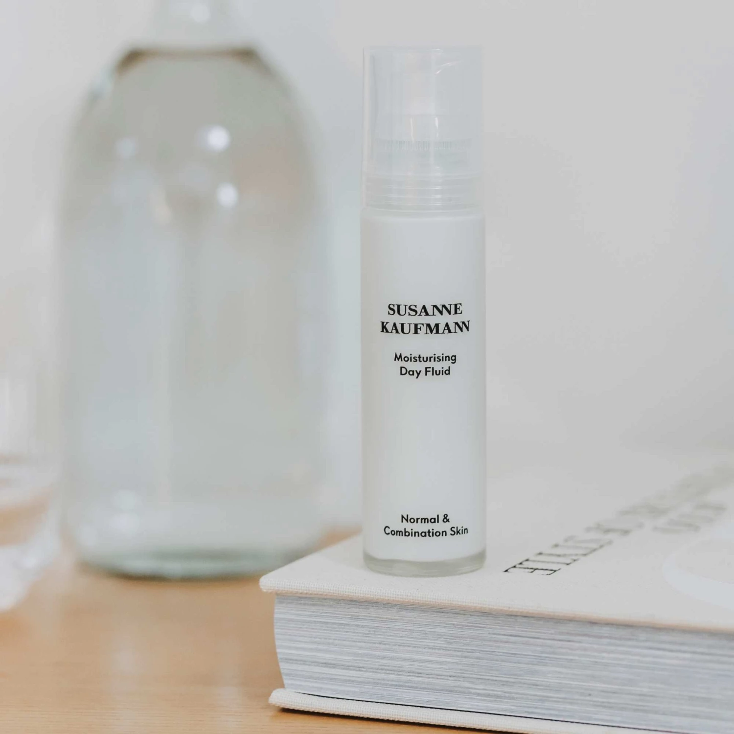 Moisturising Day Fluid Fluide De Jour Hydratant 4 Moisturising Day Fluid Fluide De Jour Hydratant – Image 2