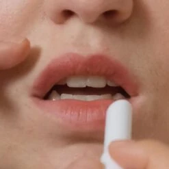 Baume à Lèvres Teinté -Dermalogica Boutique vignette mathilde bordeaux