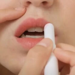 Baume à Lèvres Teinté -Dermalogica Boutique vignette rouge mathilde