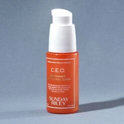 Sunday Riley C.E.O. 15% Vitamin C Brightening Serum Éclaircissant 8 Sunday Riley C.E.O. 15% Vitamin C Brightening Serum Éclaircissant -Dermalogica Boutique visuel inspi serum