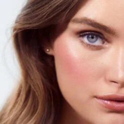 RMS Beauty ReDimension Hydra Powder Blush -Dermalogica Boutique visuel modele maiden